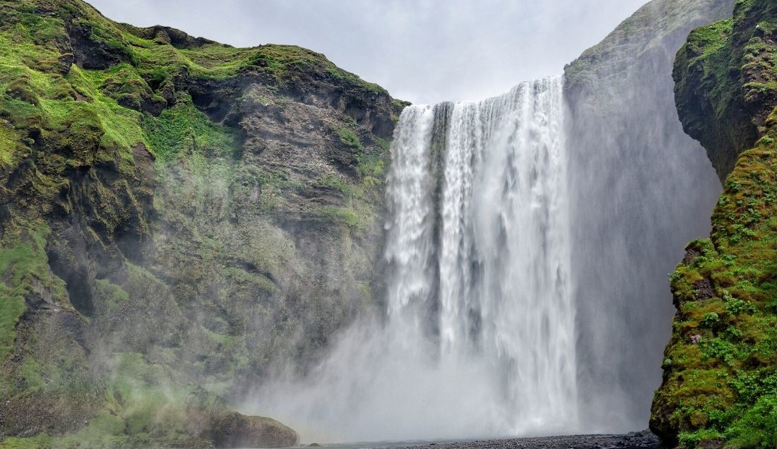 Discover picturesque waterfalls in Iceland