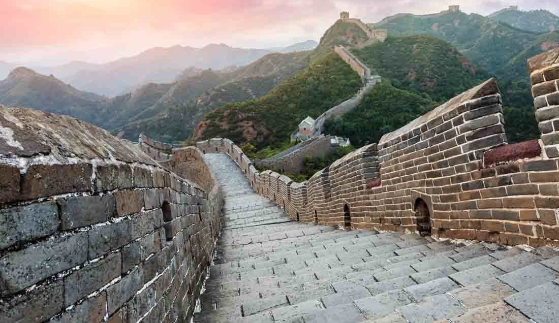 Explore the Great Wall of China 