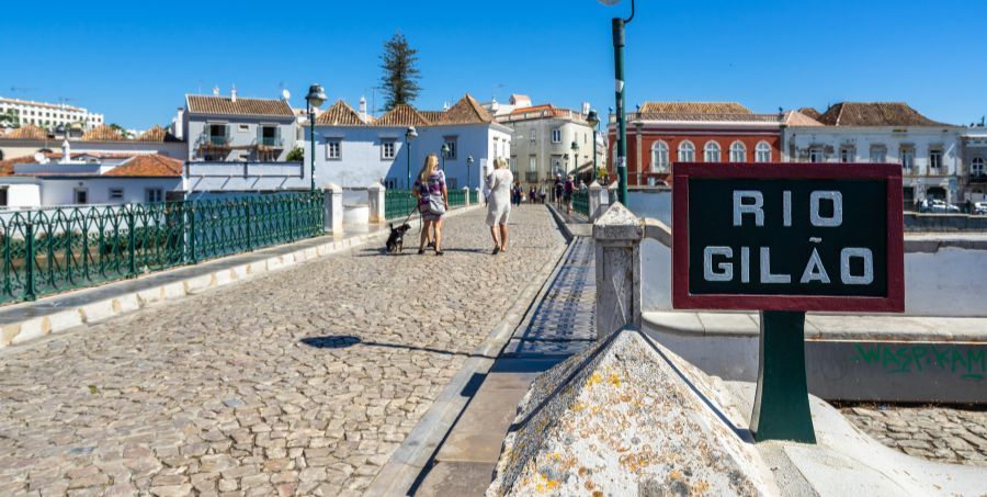 Puente_Romano_in_Tavira.jpg