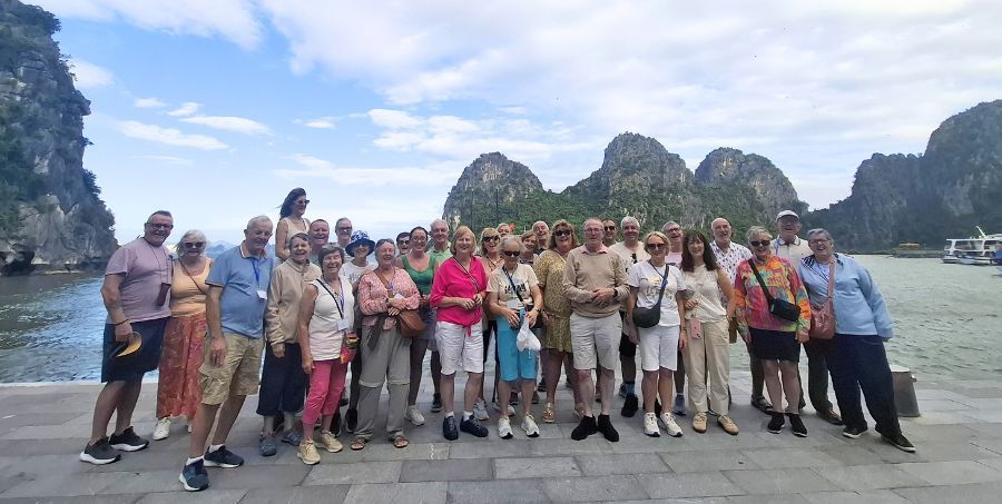 travel-department-ha-long-bay-guided-tour.jpg