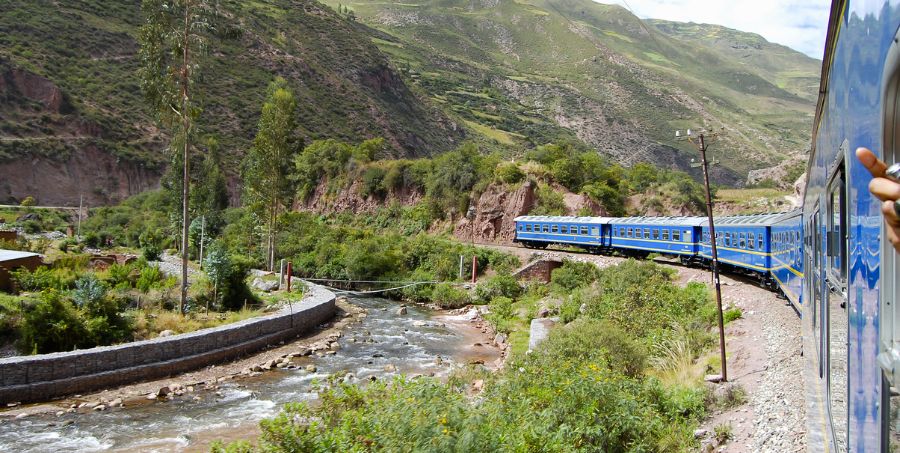 peru-rail-vistadome-train-sacred-valley-andes..jpg