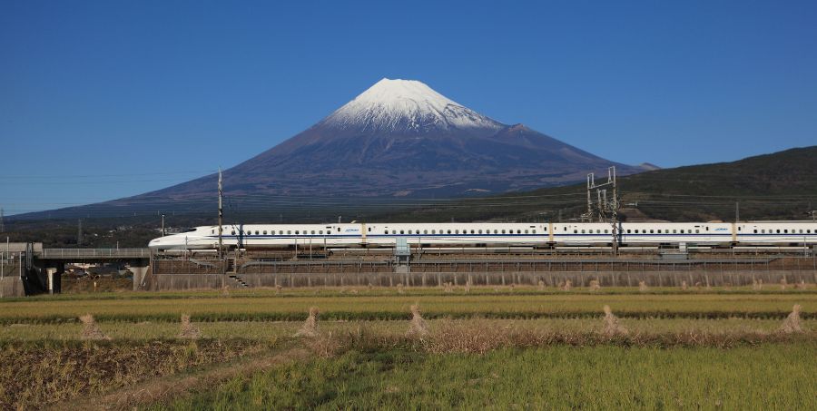 shinkansen-bullet-train-mount-fuji-japan.jpg