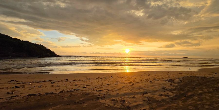 beruwala-beach-sunset-sri-lanka.jpg