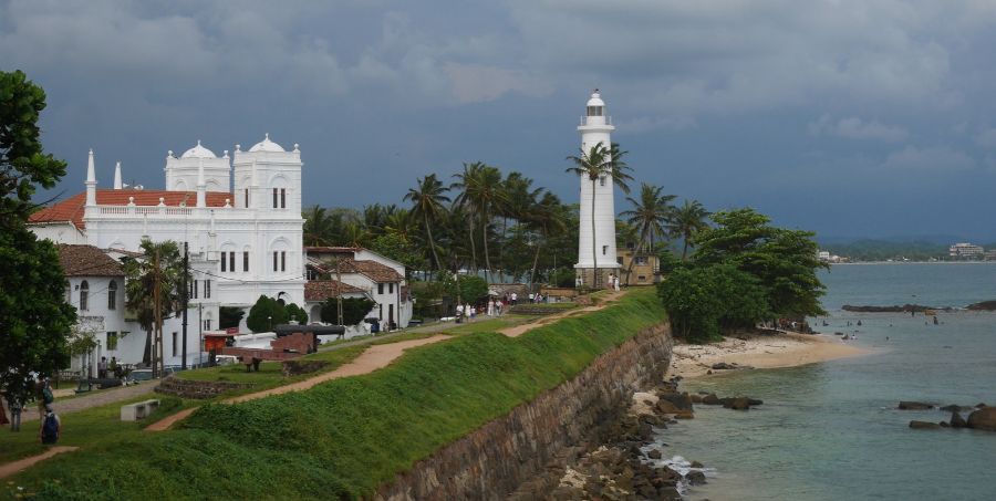 galle-fort-lighthouse-meeran-mosque-sri-lanka.jpg