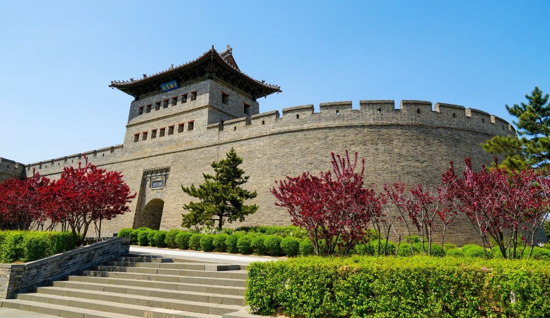 See the ancient city wall of Datong
