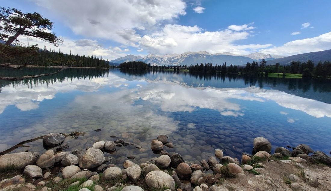 See the dramatic landscapes of Jasper National Park.